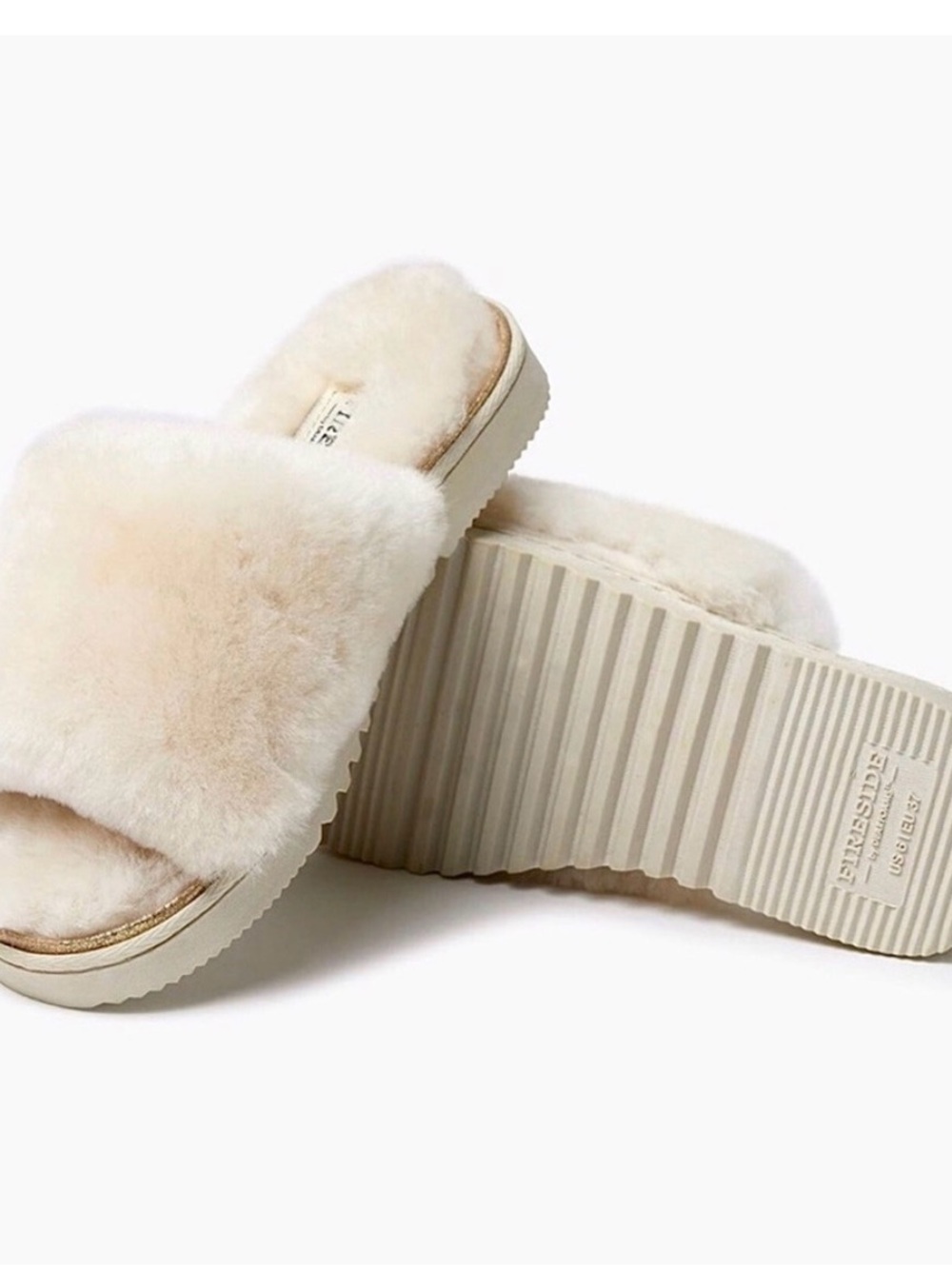 Fireside Genuine
Shearling Cozy Slippers by dearfoam